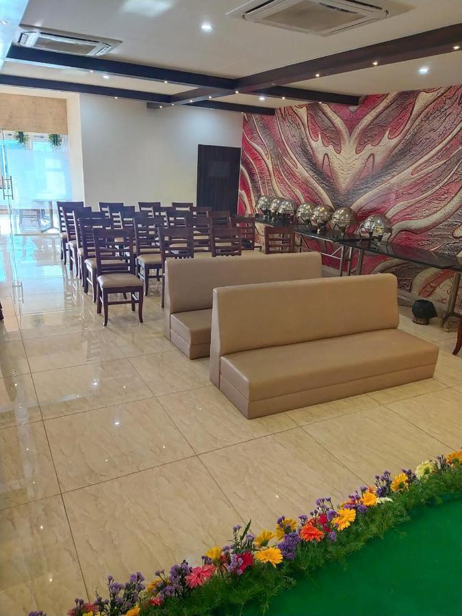 Kvr Capitol Suites Vijayawada Exterior photo